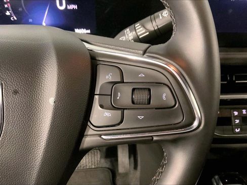 Used 2025 Buick Envista Sport Touring FWD image 19