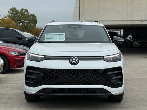 New 2026 Volkswagen Tiguan SE R-Line image 3