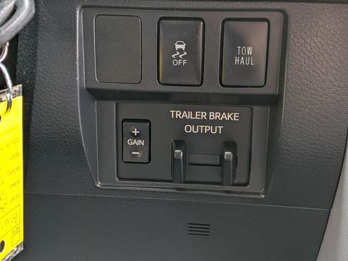Used 2018 Toyota Tundra SR5 w/ TRD Off Road Package AWD/4WD image 32