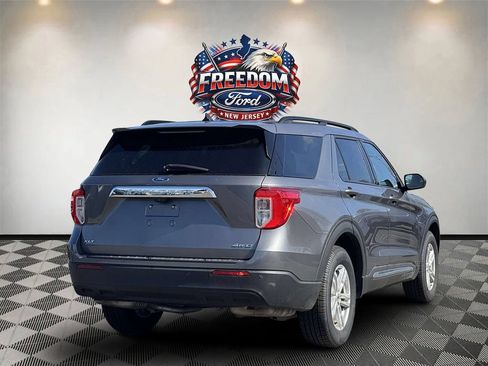 Used 2022 Ford Explorer XLT AWD/4WD image 4