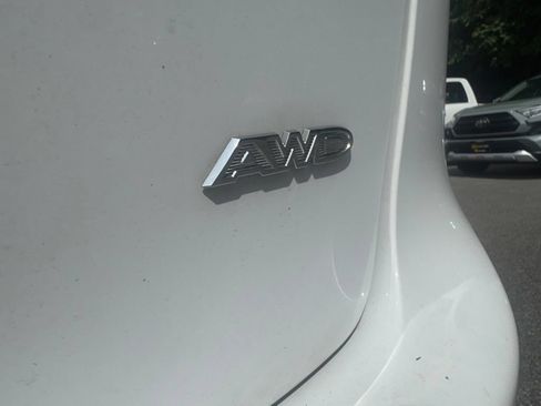 Used 2025 Chrysler Pacifica Select AWD/4WD image 10