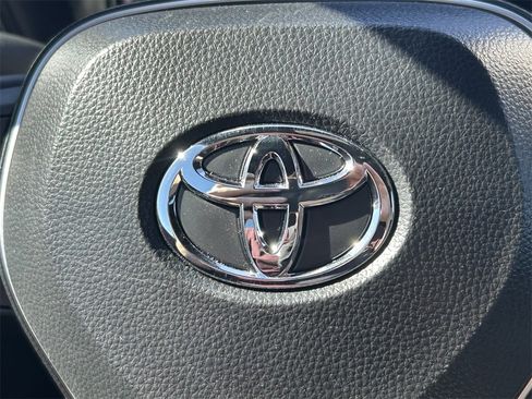 Used 2025 Toyota Corolla SE image 35