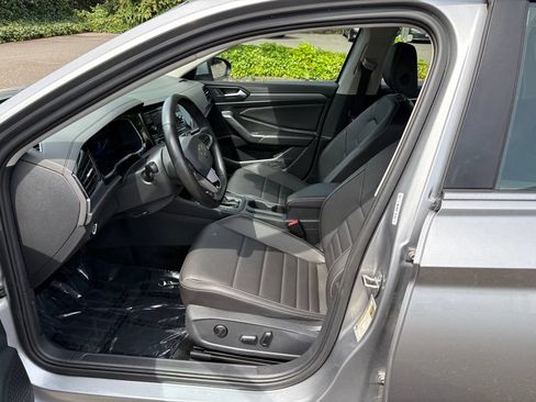 Used 2024 Volkswagen Jetta SE FWD image 11