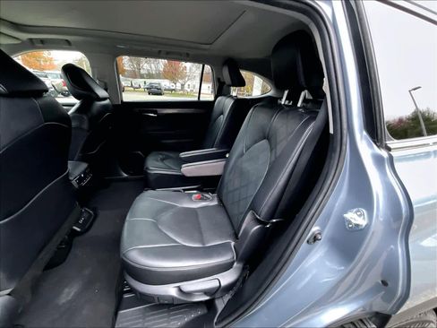 Used 2022 Toyota Highlander Platinum image 15