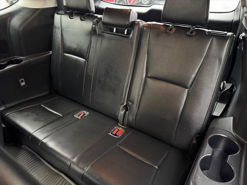 Certified 2022 Toyota Highlander Limited image 8