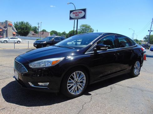 Used 2016 Ford Focus Titanium w/ Titanium Technology Package FWD image 7