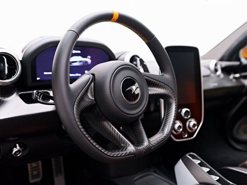 Used 2019 McLaren Senna image 47