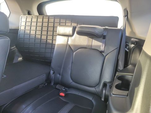 Used 2025 Honda Pilot EX-L image 9