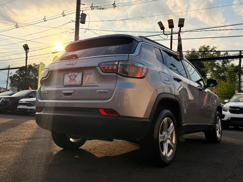 Used 2024 Jeep Compass Latitude AWD/4WD image 9