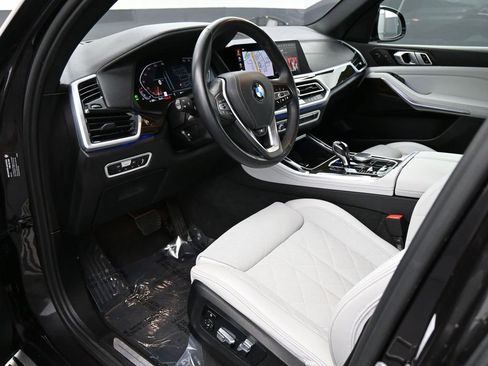 Used 2023 BMW X5 xDrive40i w/ Luxury Seating Package image 2