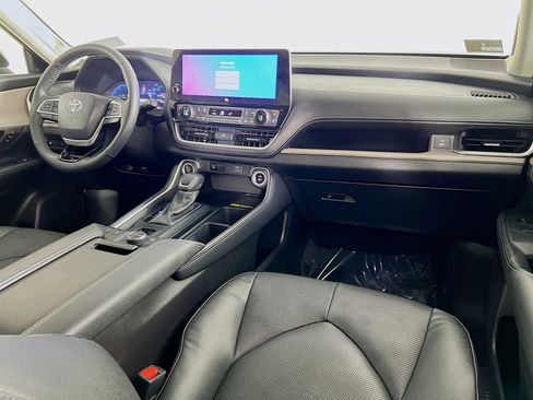 Used 2024 Toyota Grand Highlander AWD image 31