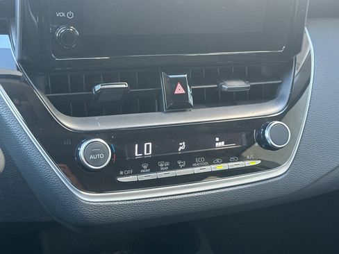 Used 2025 Toyota Corolla LE image 18