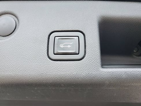 Used 2021 Chevrolet Equinox LT FWD image 8