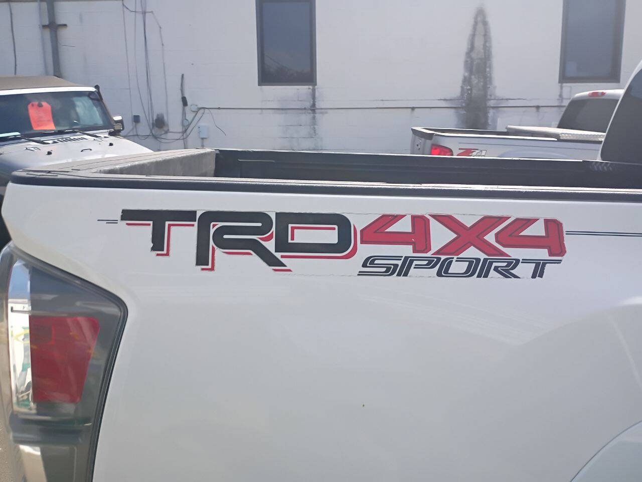 Used 2020 Toyota Tacoma TRD Sport AWD/4WD image 7