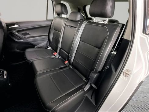 Used 2021 Volkswagen Tiguan SE w/ Panoramic Sunroof Package FWD image 21