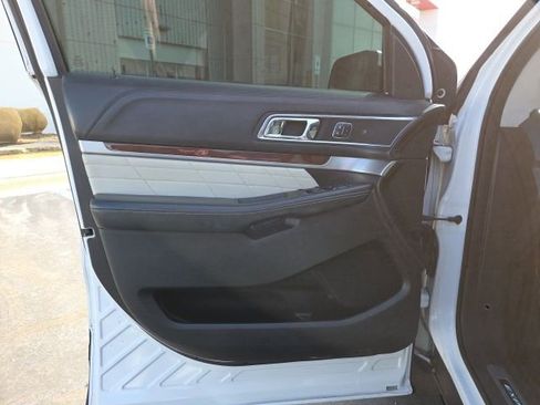 Used 2017 Ford Explorer Platinum AWD/4WD image 10