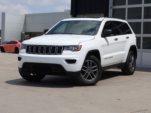 Used 2019 Jeep Grand Cherokee Limited AWD/4WD image 3