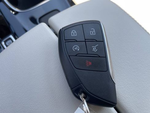 Used 2023 Buick Envision Essence AWD/4WD image 25