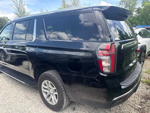 Used 2024 Chevrolet Suburban LT RWD image 8