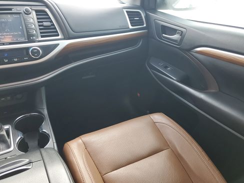 Used 2019 Toyota Highlander Limited image 15