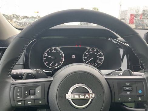 New 2025 Nissan Pathfinder SV image 11