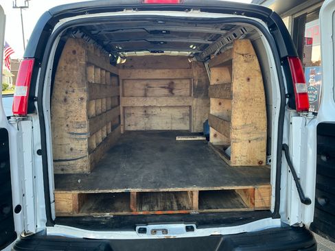 Used 2021 Chevrolet Express 3500 w/ Driver Convenience Package image 15