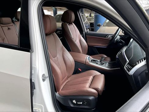 Used 2022 BMW X5 sDrive40i w/ M Sport Package image 8