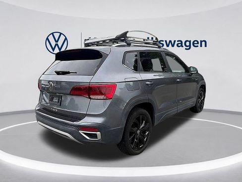 Certified 2022 Volkswagen Taos SE FWD image 11