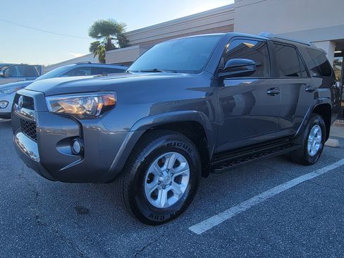 Used 2018 Toyota 4Runner SR5 image 6