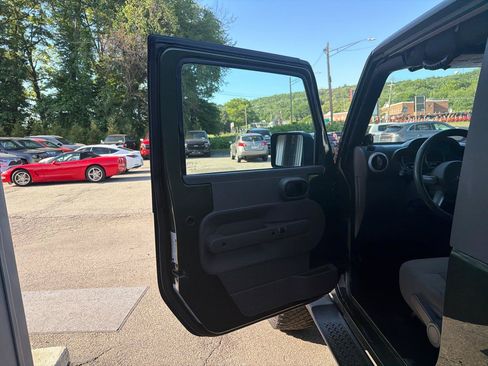 Used 2008 Jeep Wrangler Sahara w/ Dual Top Group AWD/4WD image 13