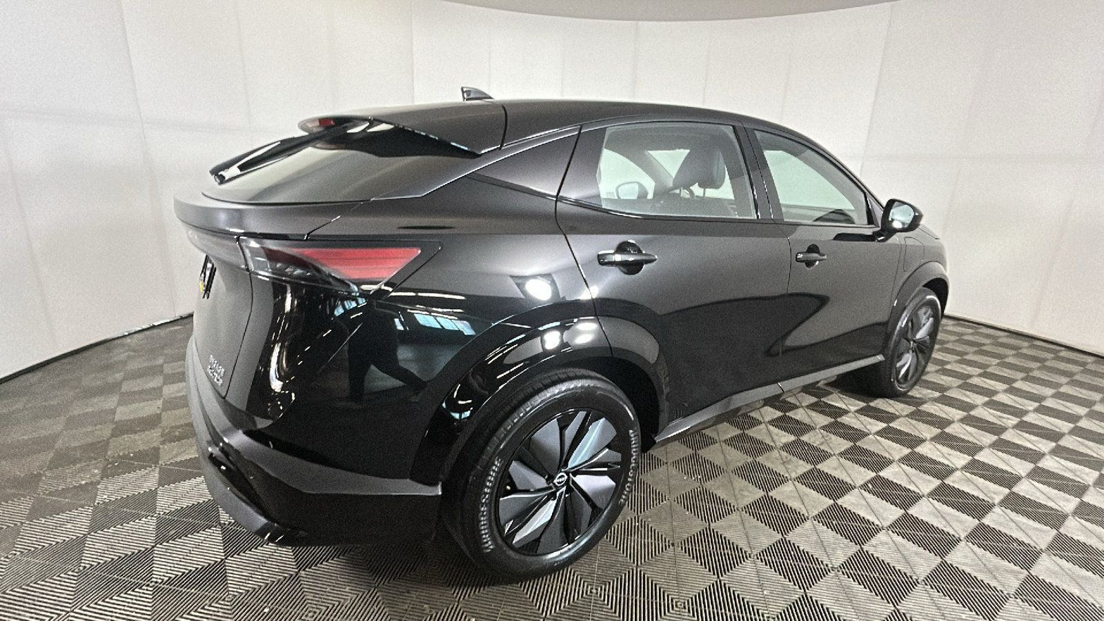 Used 2023 Nissan Ariya AWD image 3