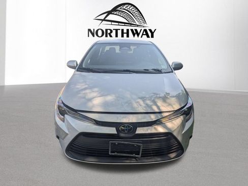 Used 2024 Toyota Corolla LE FWD image 8