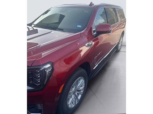 Used 2024 GMC Yukon XL SLT w/ SLT Premium Package RWD image 4