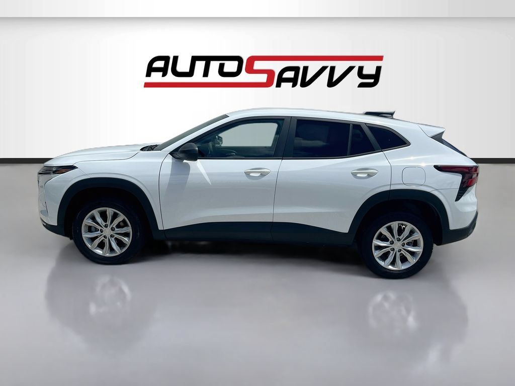 Used 2025 Chevrolet Trax LS w/ Driver Confidence Package FWD image 4
