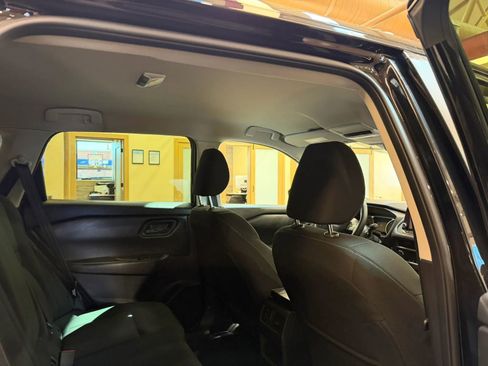 Used 2025 Nissan Rogue S image 21