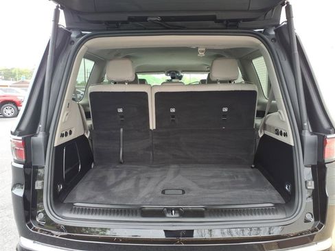 Used 2024 Jeep Wagoneer 2WD w/ Convenience Group I image 5