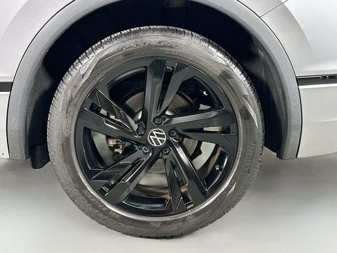 Certified 2023 Volkswagen Tiguan SE R-Line image 29