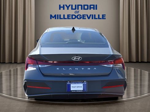 New 2026 Hyundai Elantra SE image 4