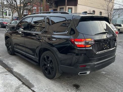 Used 2025 Honda Pilot Black Edition image 9