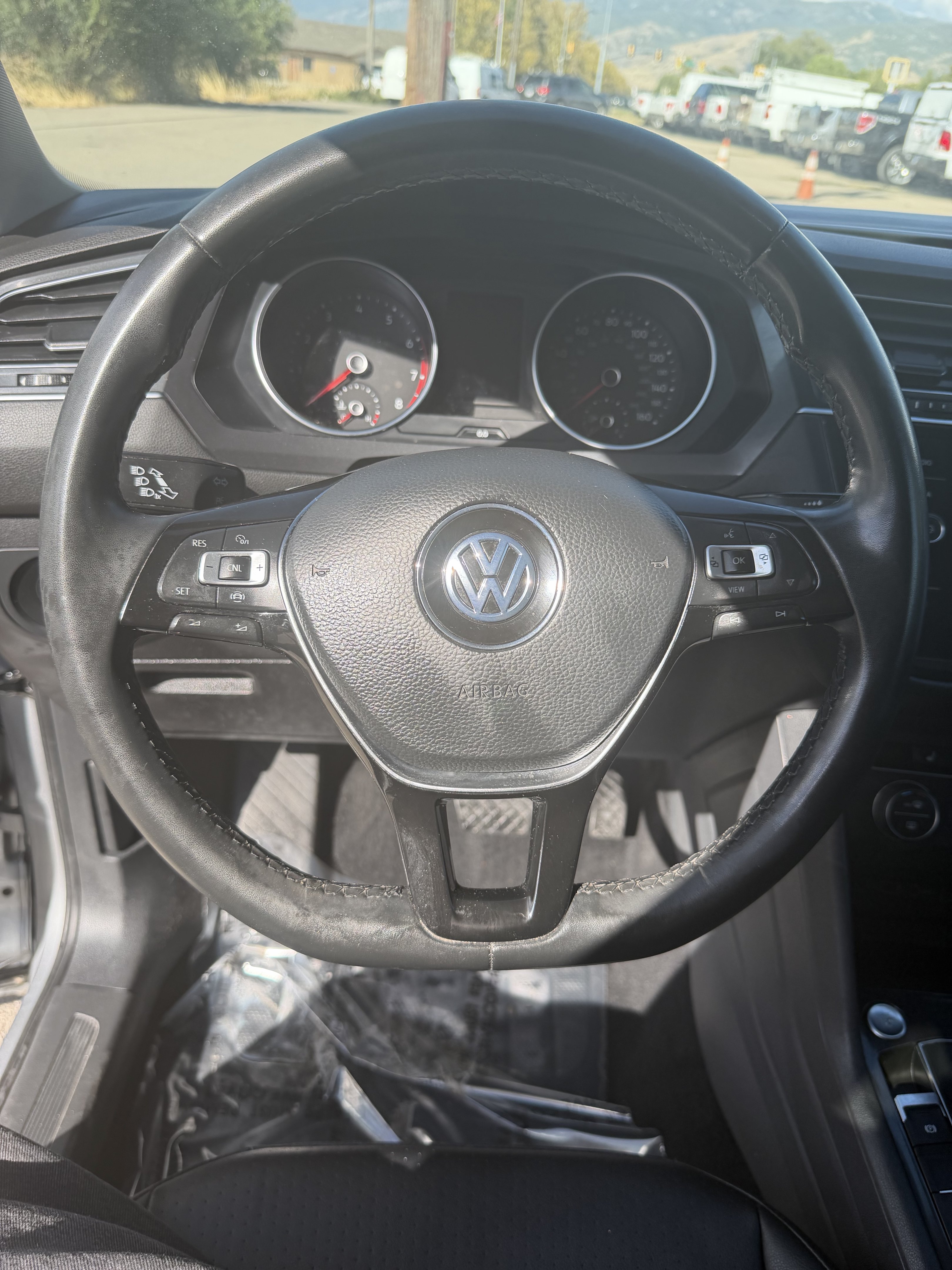 Used 2020 Volkswagen Tiguan SE w/ Panoramic Sunroof Package FWD image 22