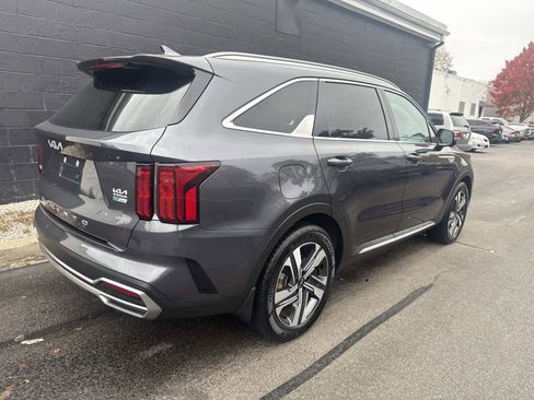 Used 2022 Kia Sorento SX Prestige w/ Panoramic Sunroof Package image 2