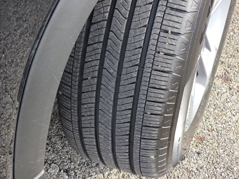 Used 2025 Honda Pilot EX-L image 11