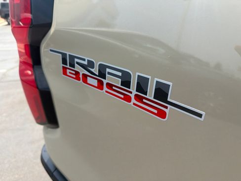 Used 2023 Chevrolet Colorado Trail Boss w/ Technology Package AWD/4WD image 11
