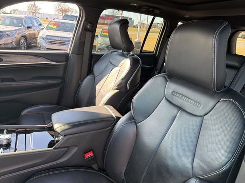 Used 2024 Jeep Grand Cherokee Overland w/ Luxury Tech Group IV image 24
