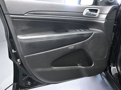 Used 2018 Jeep Grand Cherokee Limited image 17