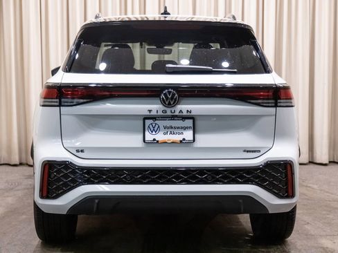 New 2026 Volkswagen Tiguan SE R-Line image 4