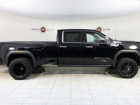 Used 2022 GMC Sierra 3500 Denali image 2