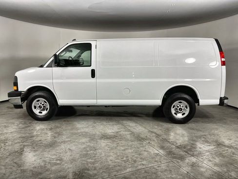 Used 2024 GMC Savana 2500 w/ Driver Convenience Package image 5
