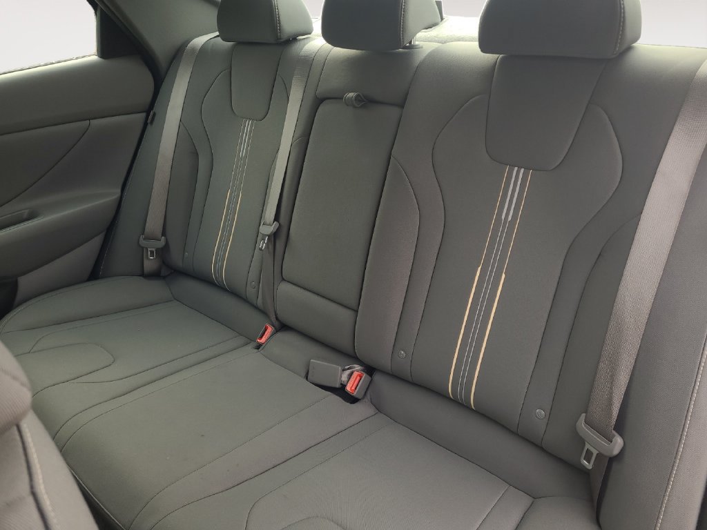 Used 2025 Hyundai Elantra SEL FWD image 13
