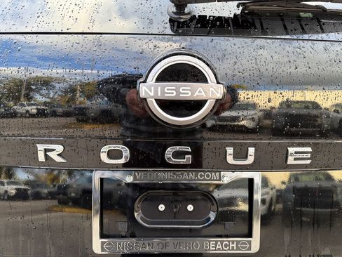 Used 2022 Nissan Rogue SV image 10